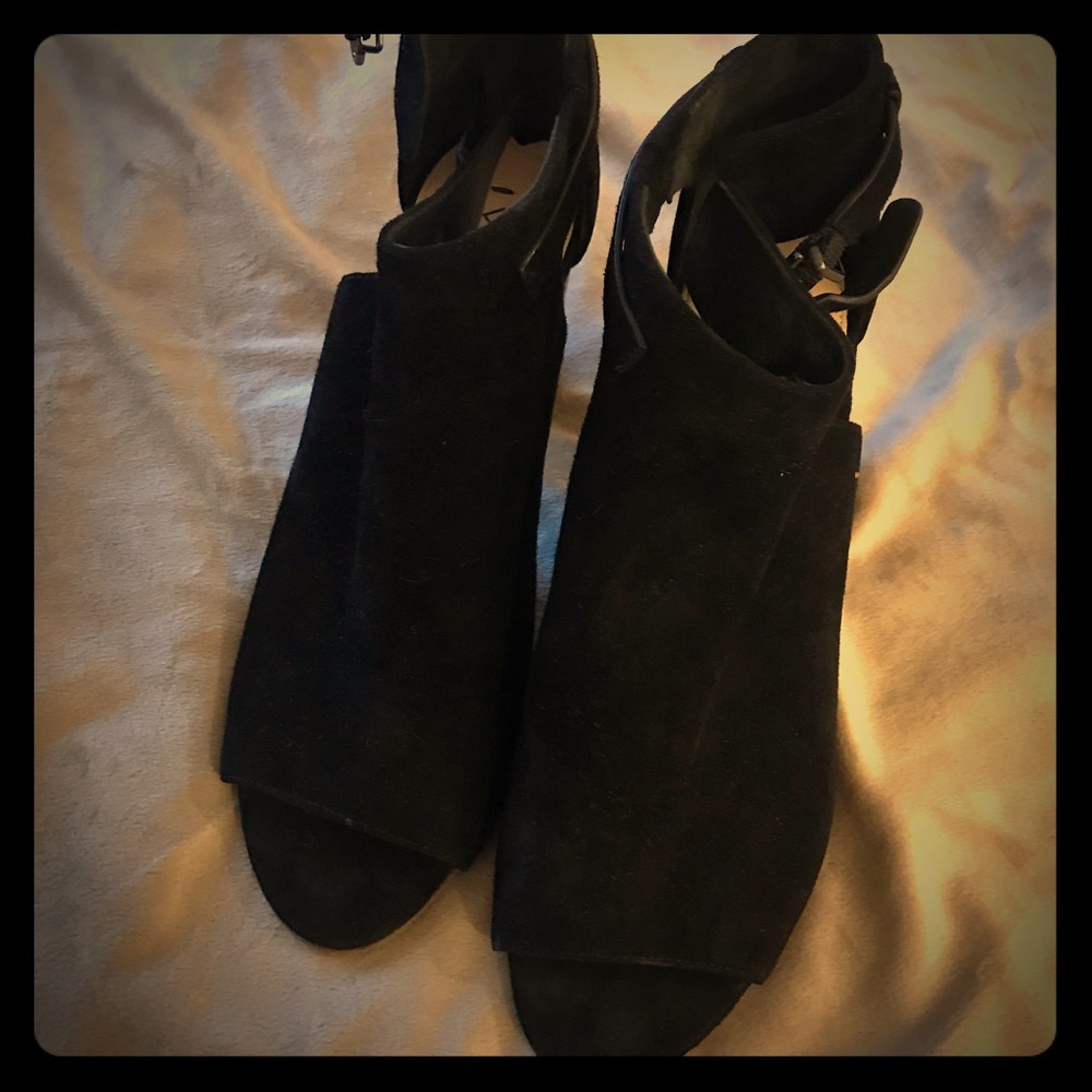 Open toed suede booties
